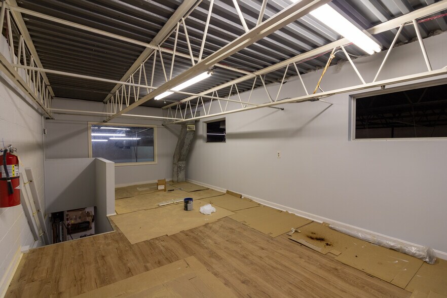 More Photos Of 290 Andrews Rd, Trevose Flex For Lease