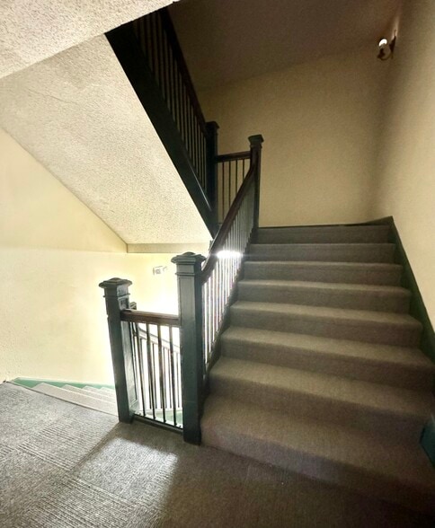 More Photos Of 118 E Court St, Paris Hotel For Sale