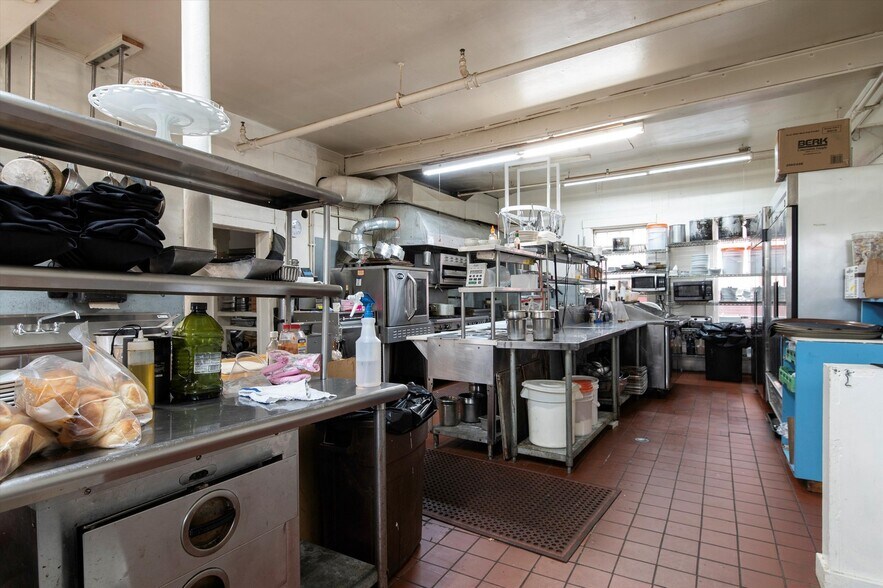 More Photos Of 40 The Common, Chester Hotel For Sale