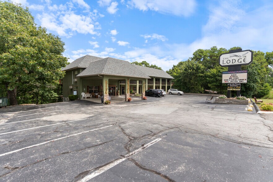 More Photos Of 3031 E Van Buren, Eureka Springs Hotel For Sale