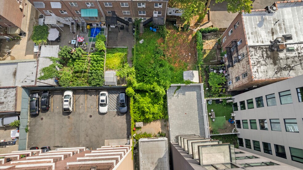 More Photos Of 21-12 31st ave, Astoria Apartments For Sale