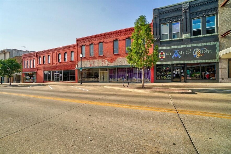 More Photos Of 211 E Main St, Shawnee Storefront For Sale