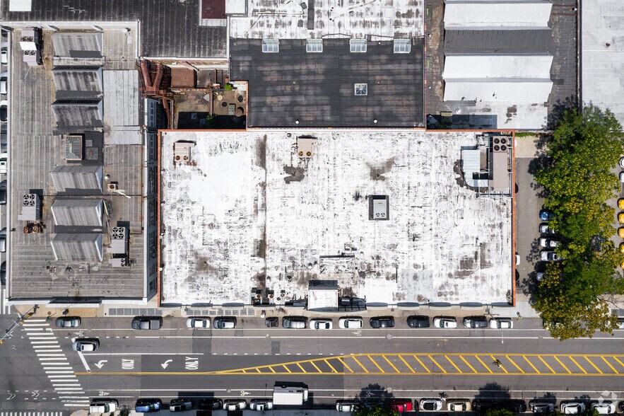 More Photos Of 11-11 44th Dr, Long Island City Office For Lease