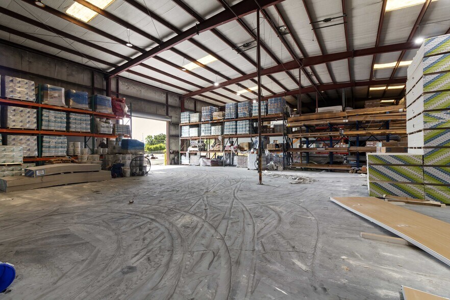 More Photos Of 1707 Graham Rd, College Station Warehouse For Lease