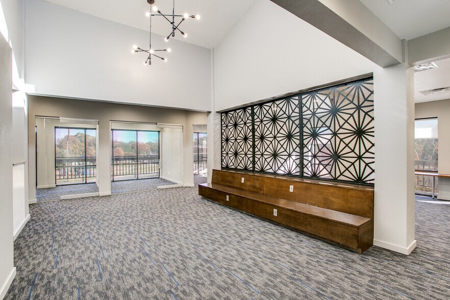 More Photos Of 2650 Valley View Ln, Farmers Branch Office For Sale