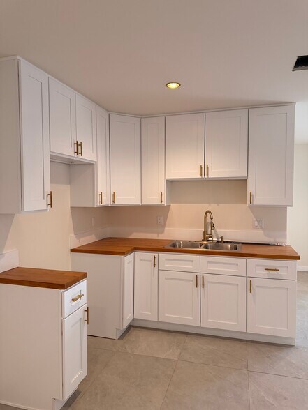 More Photos Of 15224 Bonanza Rd, Victorville Freestanding For Sale