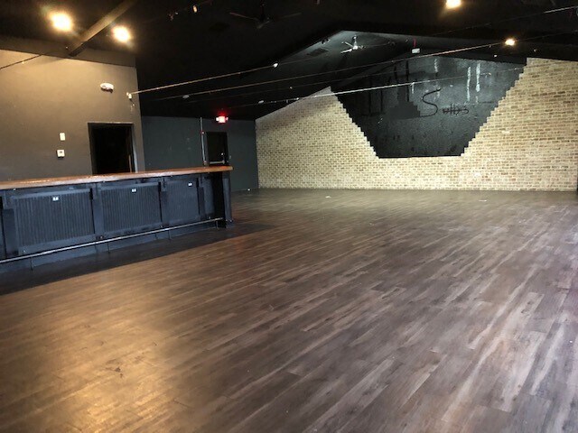 More Photos Of 1700 S Caraway Rd, Jonesboro Restaurant For Lease