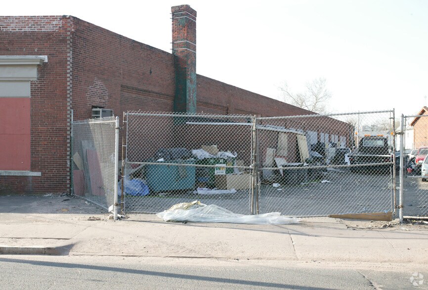 More Photos Of 709 Windsor St, Hartford Auto Repair For Lease