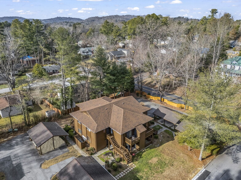 More Photos Of 520 Courtwood Ln, Hendersonville Apartments For Sale