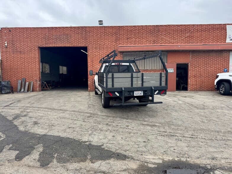 More Photos Of 7341 Atoll Ave, North Hollywood Warehouse For Lease