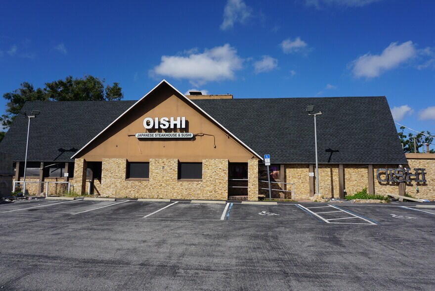 Primary Photo Of 5800 34th St N, Saint Petersburg Restaurant For Sale