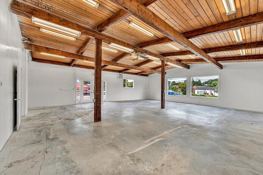 More Photos Of 3664 Colonial Ave, Cave Spring General Retail For Lease