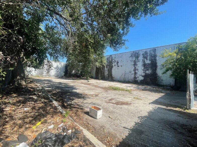 More Photos Of 2325 SW 56th Ter, West Park Land For Lease