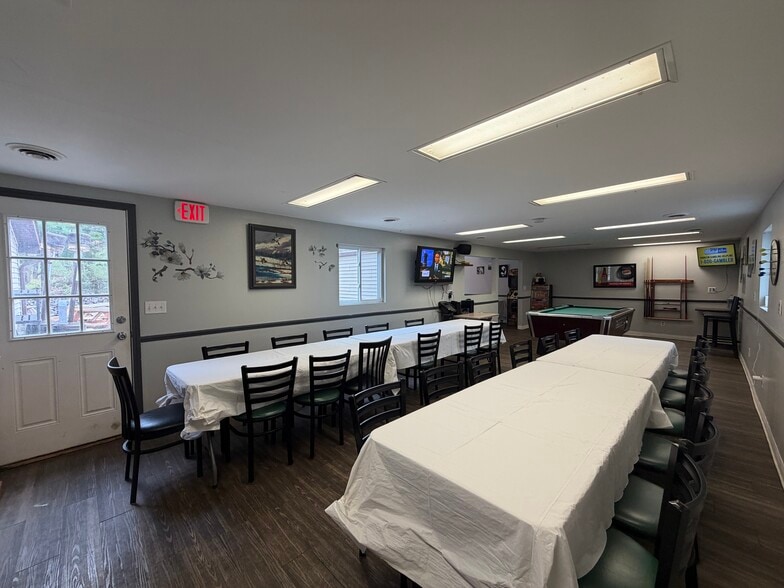 More Photos Of 12227-12229 Seymour Rd, Grass Lake Restaurant For Sale