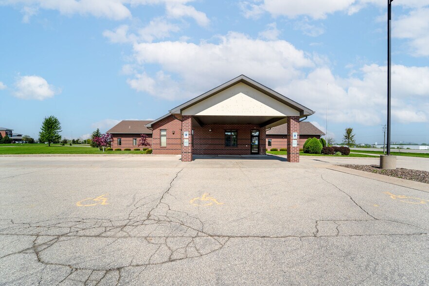 More Photos Of 790 Eastgate Dr, Ripon Medical For Sale