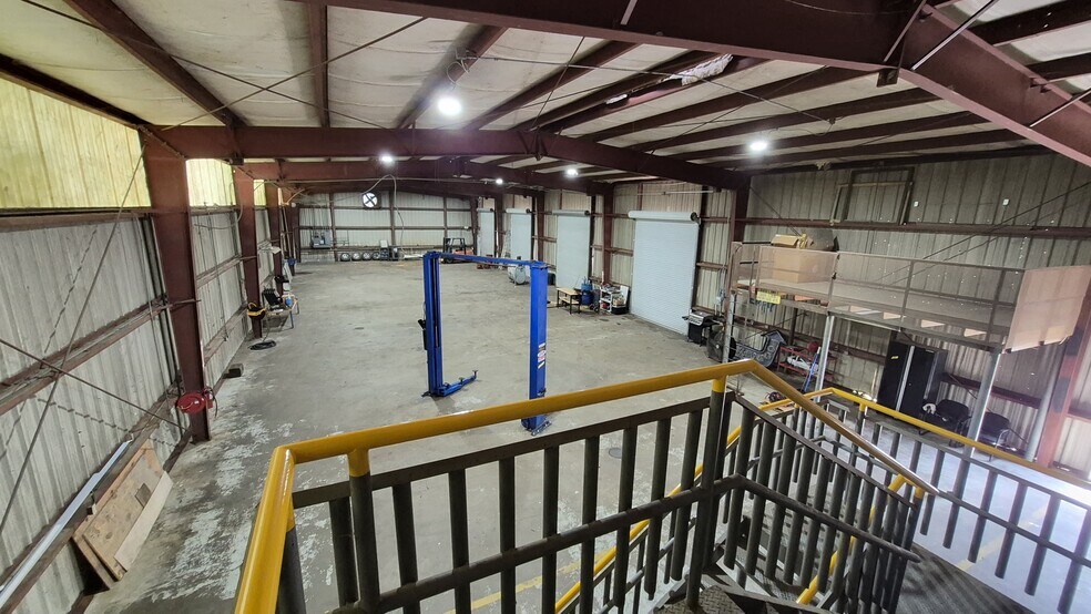 More Photos Of 8315 B Industrial, Pearland Warehouse For Lease