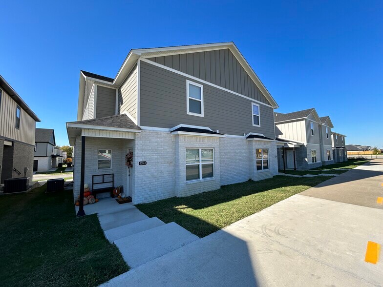 Primary Photo Of 803 S Rupple Rd, Fayetteville Apartments For Sale