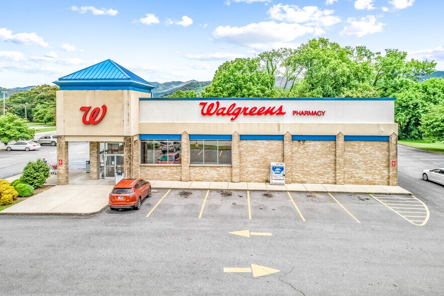 More Photos Of 286 Main St, Andrews Drugstore For Sale