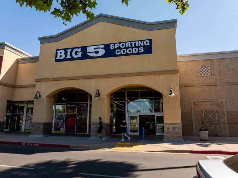 More Photos Of 1742-1746 W Olive Ave, Merced Storefront For Sale