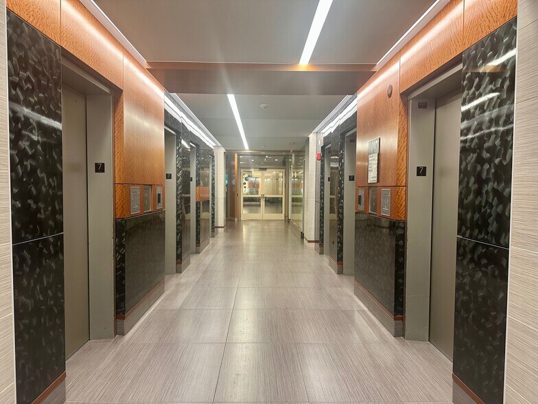 More Photos Of 400 E Randolph St, Chicago Apartments For Lease