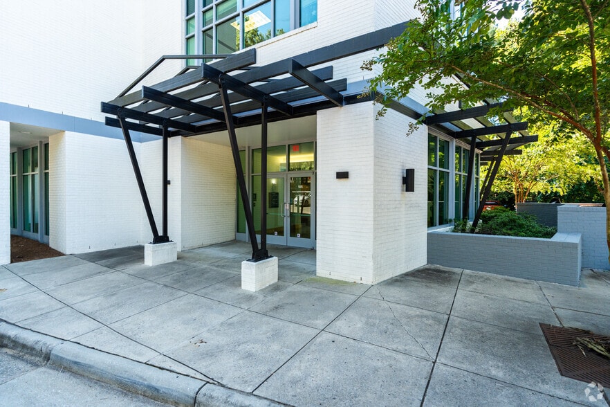 More Photos Of 105 SW Cary Pky, Cary Medical For Lease