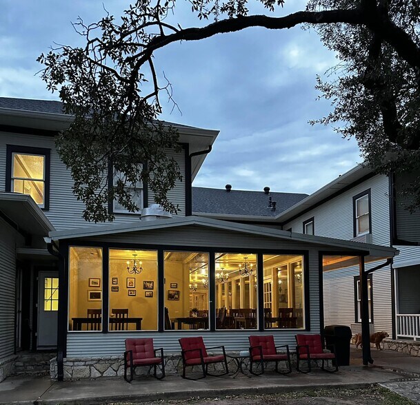 More Photos Of 205 SW Barnard St, Glen Rose Hotel For Sale