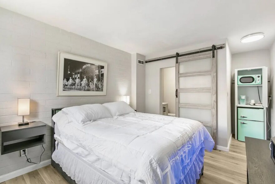 More Photos Of 250 W Commercial Row, Reno Hotel For Sale