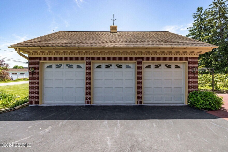 More Photos Of 570 E Main St, Middleburg Office Residential For Sale