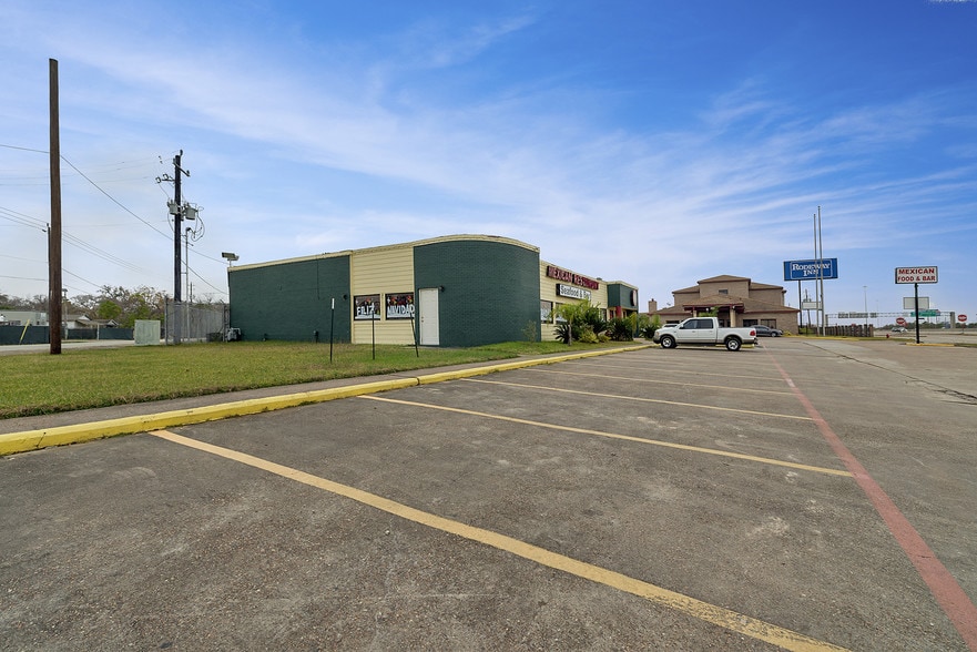 More Photos Of 17009 East Fwy, Channelview General Retail For Sale