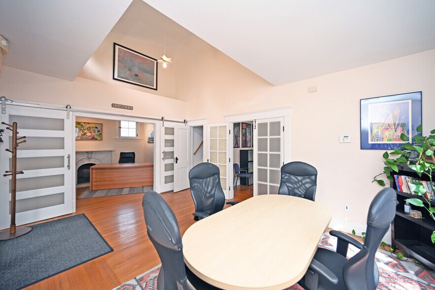 More Photos Of 2150 Alpine Pl, Cincinnati Office Residential For Sale