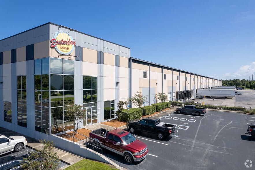 More Photos Of 4030 Deerpark Blvd, Elkton Warehouse For Lease