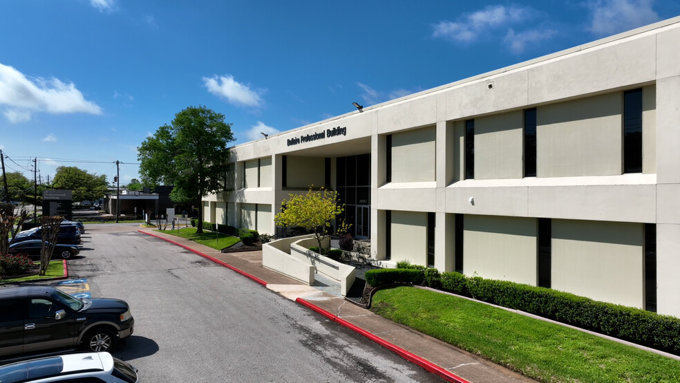 Primary Photo Of 6550 Mapleridge St, Houston Medical For Lease