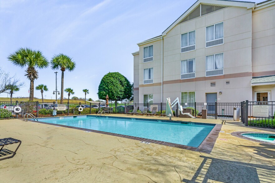 More Photos Of 4535 Williams Blvd, Kenner Hotel For Sale