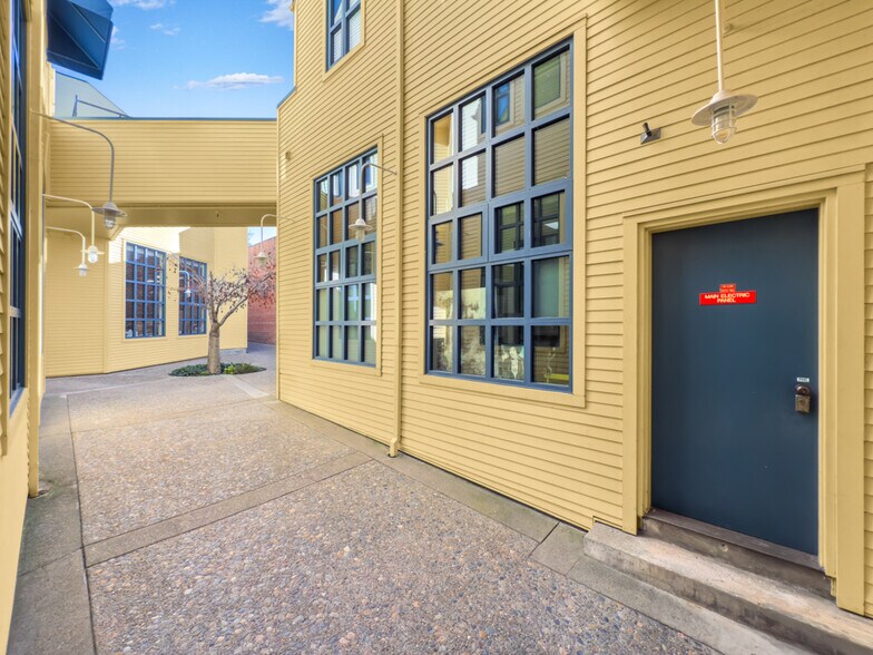 More Photos Of 2974-2980 College Ave, Berkeley Apartments For Lease