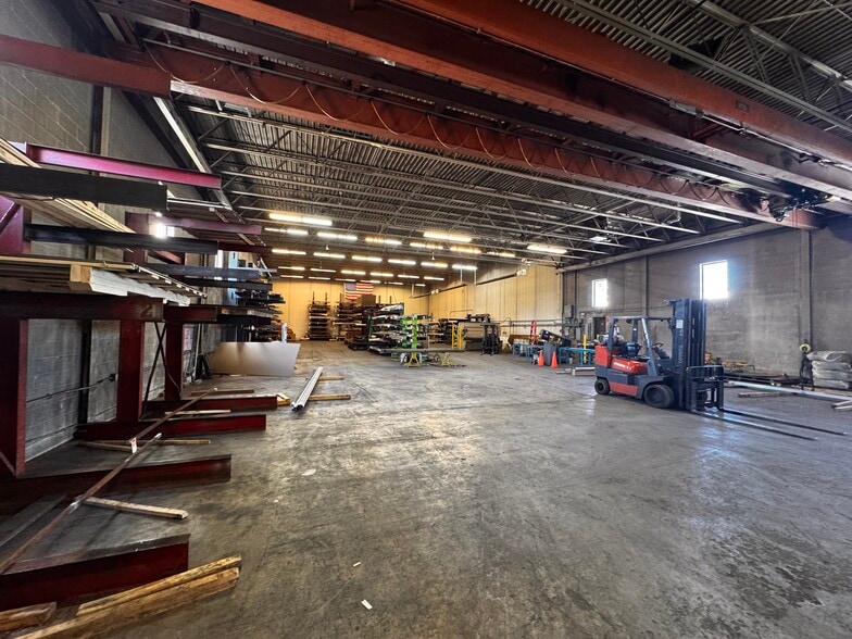 More Photos Of 2809 NE Winter St, Minneapolis Warehouse For Sale
