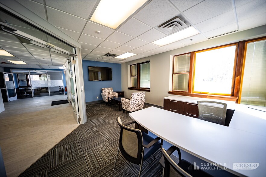 More Photos Of 8370 Dow Cir, Strongsville Office For Lease