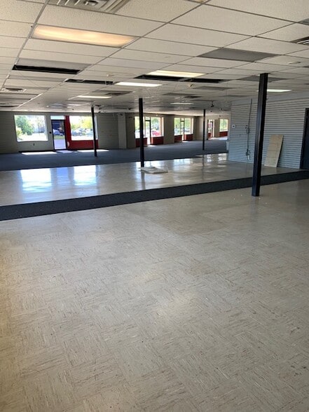 More Photos Of 2015 Family Cir, Lexington Freestanding For Lease