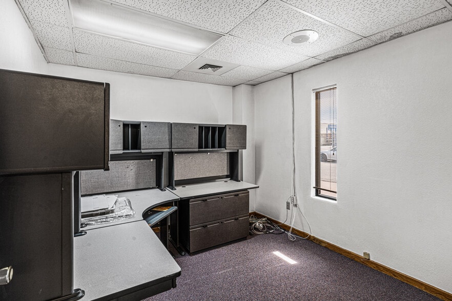 More Photos Of 725 Desert Flower Blvd, Pueblo Office For Sale