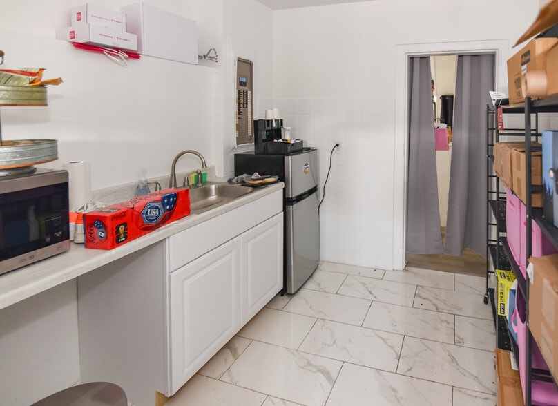 More Photos Of 3549 Chestnut Ave, Baltimore Storefront Retail Residential For Sale