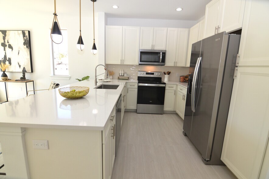 More Photos Of 300 Tesla Cir, Round Rock Multifamily For Sale