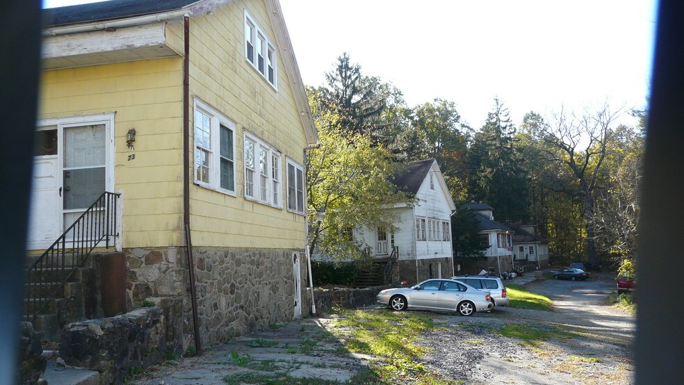 More Photos Of 71 Dreamland Park Dr, Fleetwood Apartments For Sale