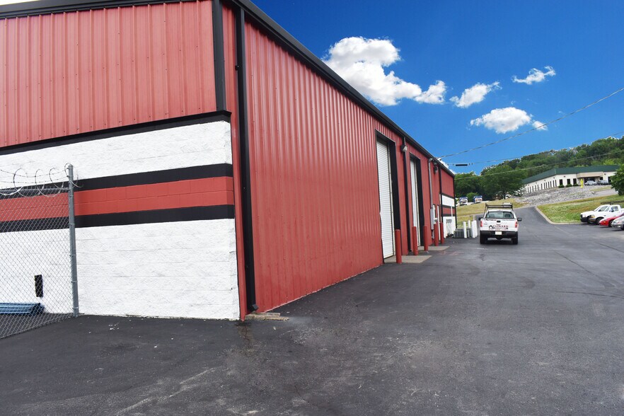 More Photos Of 1900 Southerland Dr, Nashville Warehouse For Sale