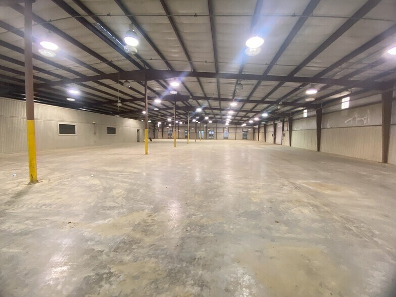 More Photos Of 422 Bay St, Heidelberg Manufacturing For Lease