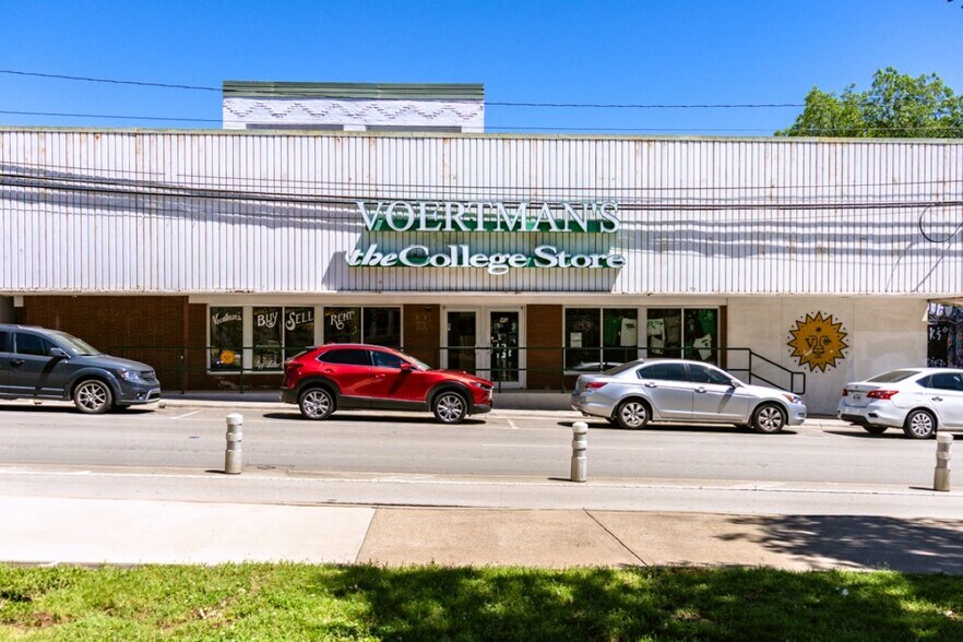 More Photos Of 1314 W Hickory St, Denton Freestanding For Sale