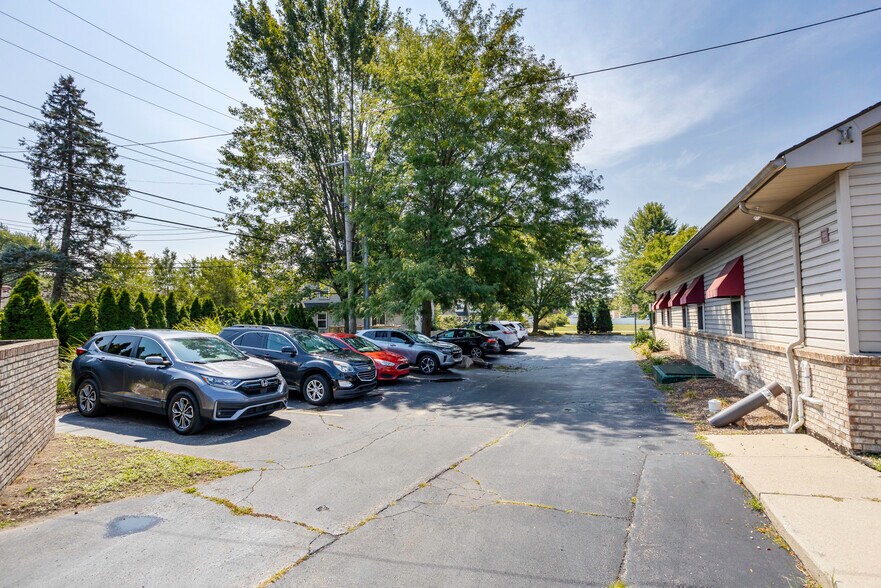More Photos Of 37235 Goddard Rd, Romulus Office For Sale