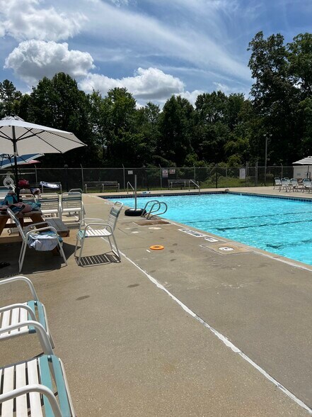 More Photos Of 1617 Shaver St, High Point Sports And Entertainment For Sale