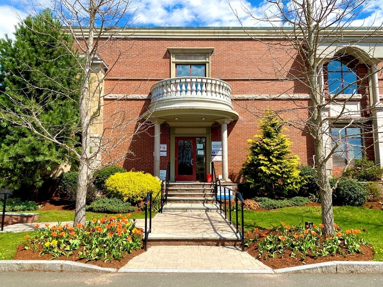 More Photos Of 98 Main St, Southington Medical For Lease