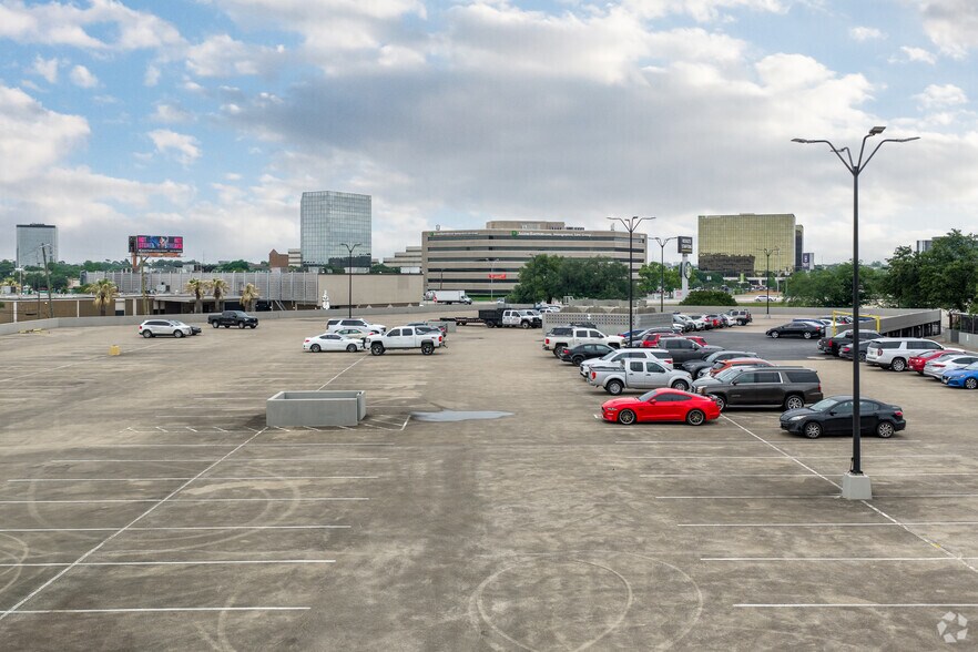More Photos Of 1111 W Mockingbird Ln, Dallas Office For Lease