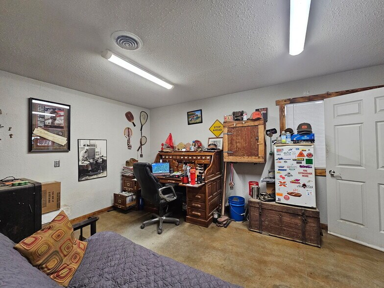 More Photos Of 1117 2nd Ave, Bingham Lake Industrial For Sale