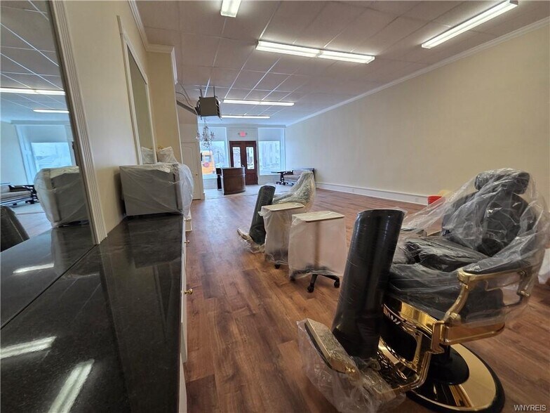 More Photos Of 6 State St, Middleport Storefront Retail Residential For Lease